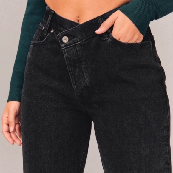 Abercrombie & Fitch The Dad High Rise Curve Love Black Jeans Asymmetric Sz 26 - Picture 1 of 10
